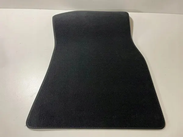 Tapis auto BMW X7 G07 OEM 5A40B27 - État utilisé image 4