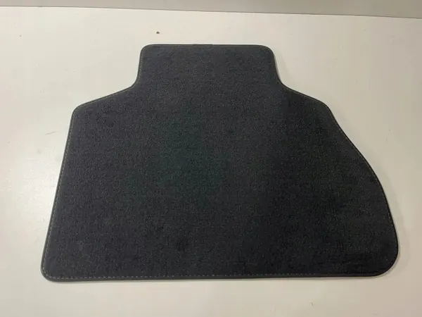 Tapis auto BMW X7 G07 OEM 5A40B27 - État utilisé image 6