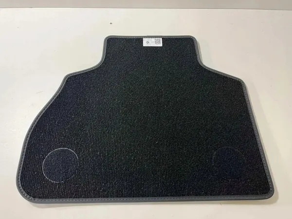 Tapis auto BMW X7 G07 OEM 5A40B27 - État utilisé image 7