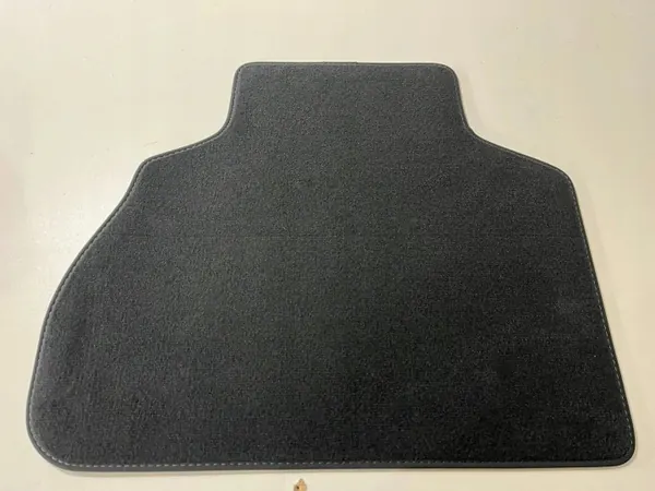 Tapis auto BMW X7 G07 OEM 5A40B27 - État utilisé image 8