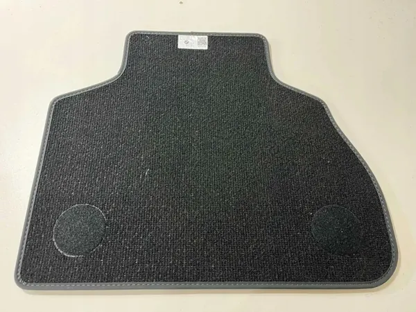 Tapis auto BMW X7 G07 OEM 5A40B27 - État utilisé image 9