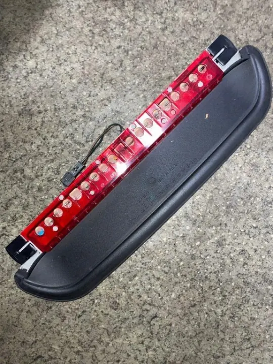 Luz de freno adicional BMW OE 63256946614 - Usado image 2