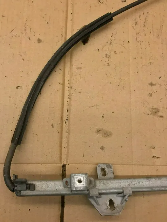 Volkswagen Golf II 1984 Oikea Ikkunannostin image 3