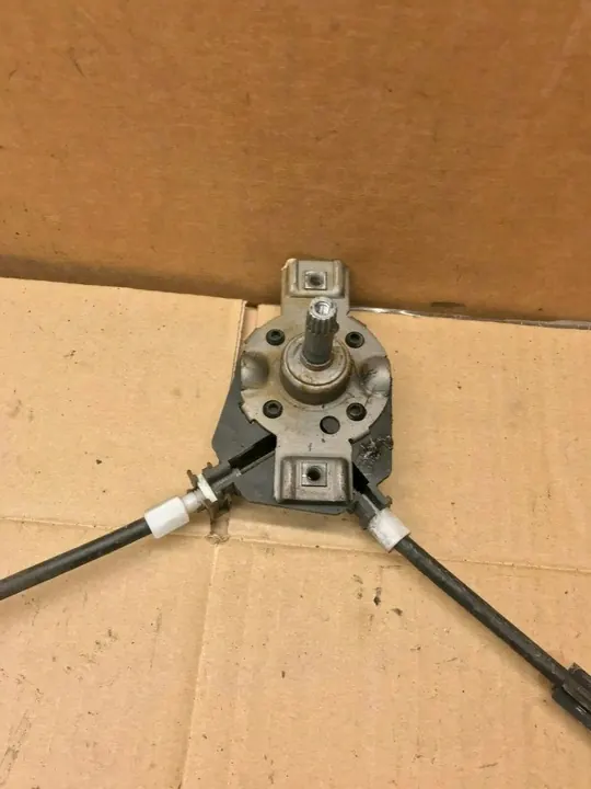 Volkswagen Golf II 1984 Oikea Ikkunannostin image 4