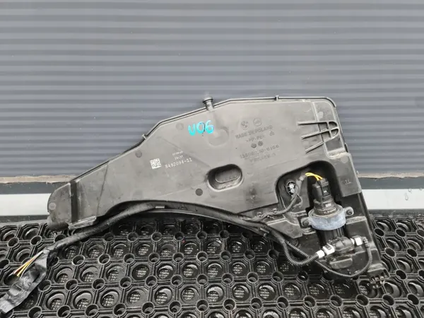 Réservoir lave-glace BMW U06 OEM 8492094 - Occasion image 2