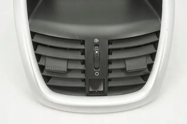 Grelha de ventilação usada OEM 9682994477 para Peugeot 206+ image 3