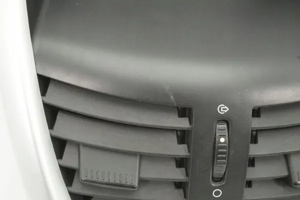 Grelha de ventilação usada OEM 9682994477 para Peugeot 206+ image 4