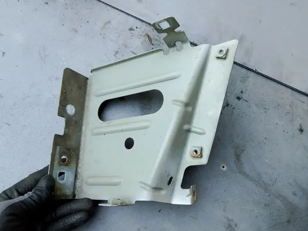 Rechter spatbordbeugel OEM 03D25312R - Renault image 2
