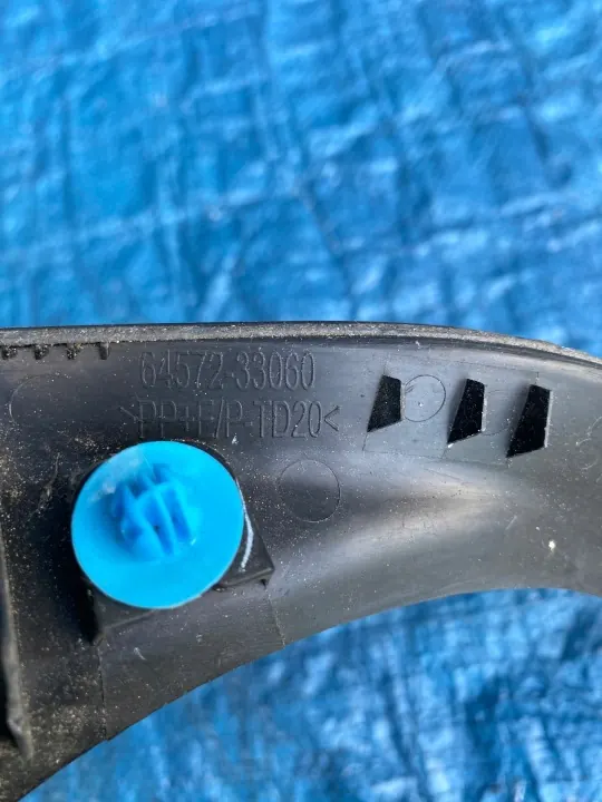 Cobertura Luz Porta-Malas Toyota Camry XV70 Esquerda Traseira OEM image 3