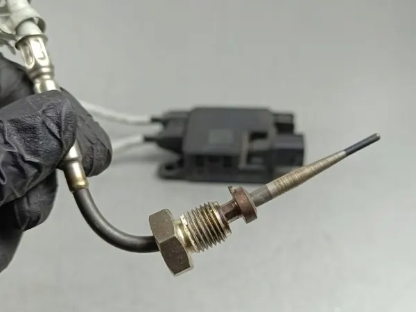 Jeep OE Fuel Temperature Sensor 46339722 - Used image 3