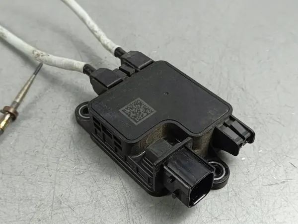 Jeep OE Fuel Temperature Sensor 46339722 - Used image 4