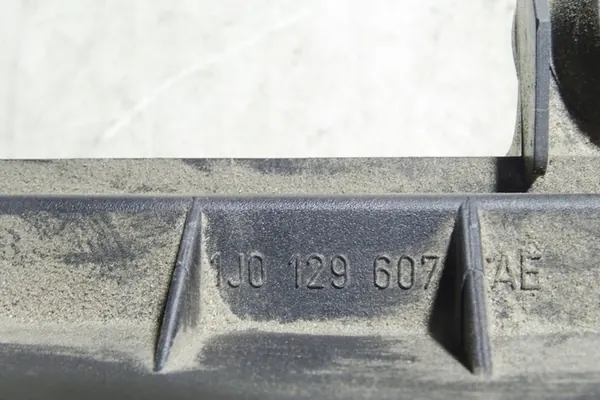 Ilmansuodattimen kotelo VW GOLF IV 1.9L Diesel 1J0129607AE image 2