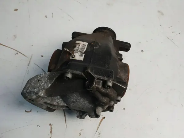 BMW 3 F30 F35 F31 Bakre differential 7603759 image 2