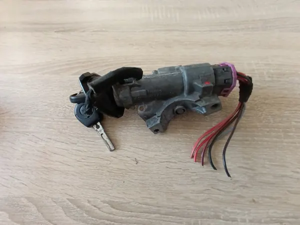 SEAT IBIZA Sytytyskytkin avaimella 4B0905851C image 2