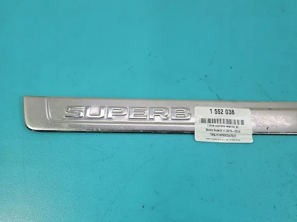 Protector lateral derecho Skoda Superb III OEM 3V0853814P image 3
