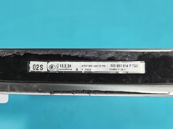 Protector lateral derecho Skoda Superb III OEM 3V0853814P image 5