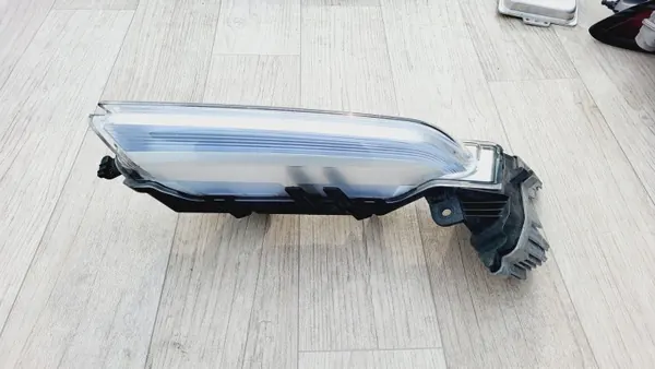 Porsche OEM 971953042G Höger DRL Halogen LED Fram image 3