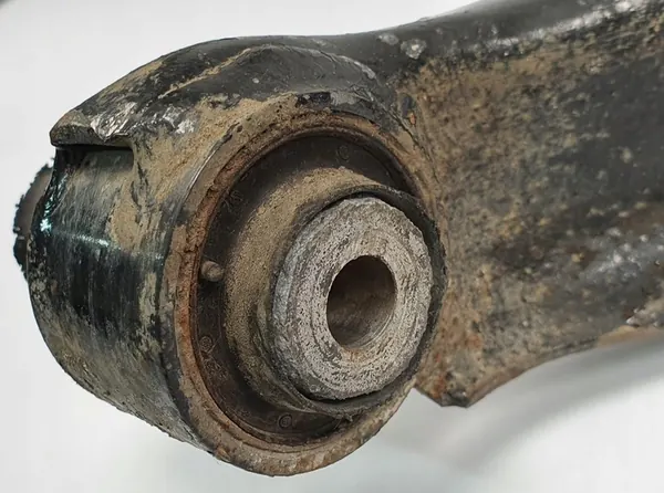 Braccio di Controllo Posteriore Sinistro VW Passat B5 4B0505311 image 2