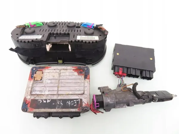 Calculateur Moteur SEAT OEM 06A906019BR image 4