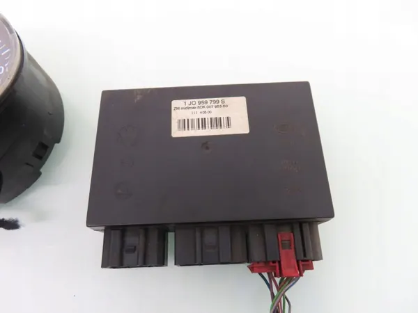 Calculateur Moteur SEAT OEM 06A906019BR image 9