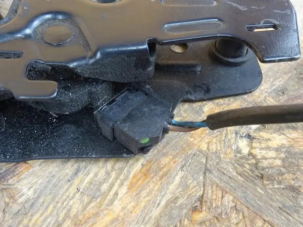 AUDI A4 B8 8K LIFT 12-15 Motorhuvslås Mikrobrytare 8K0823509F image 3