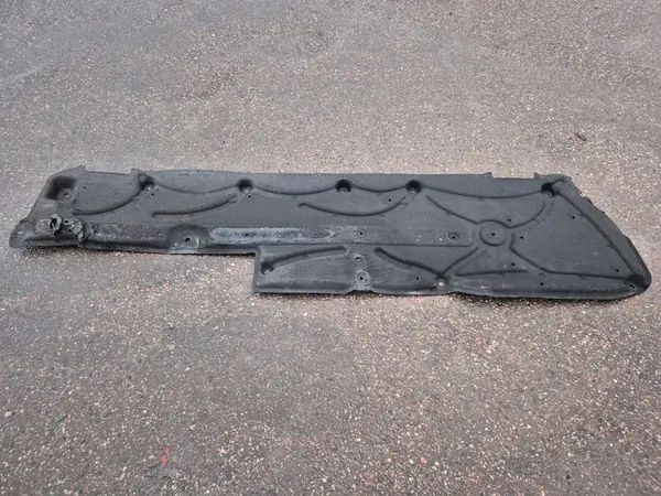 Vänster Underkörningsskydd Mercedes W212 W218 OEM A2126100608 image 2