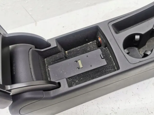 Tunnel console accoudoir Audi A4 B8 OEM 8K0864981F image 7