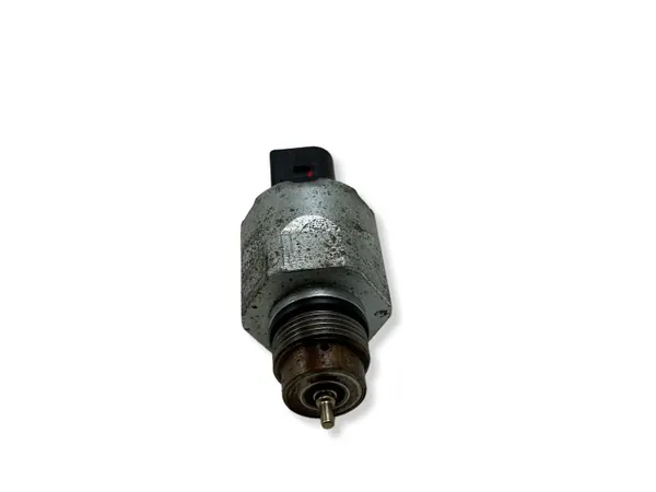 Válvula pressão combustível OEM 03L130764A VW Polo 6R image 3