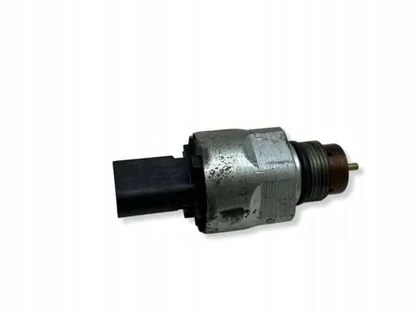 Válvula pressão combustível OEM 03L130764A VW Polo 6R image 6