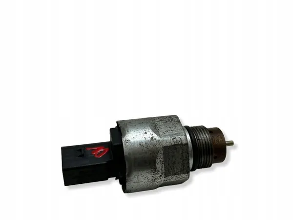 Válvula pressão combustível OEM 03L130764A VW Polo 6R image 7