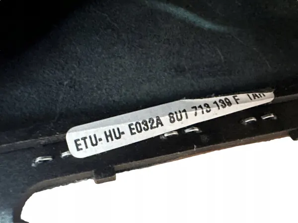 Pomo de cambios Audi Q3 8U OEM 8U1713139F - Usado image 4