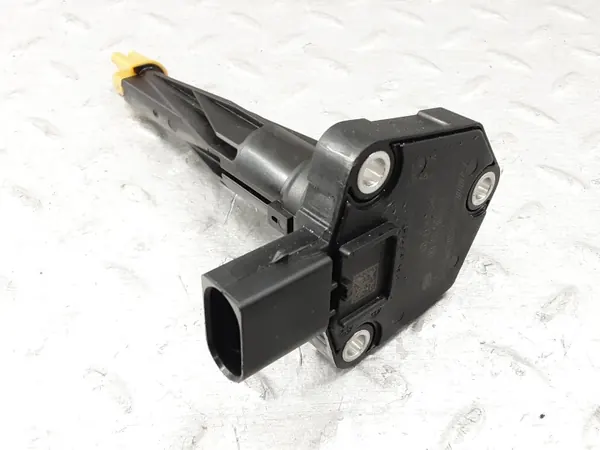 Sensor de aceite Mercedes OEM A1779050200 para 6.3 AMG image 3