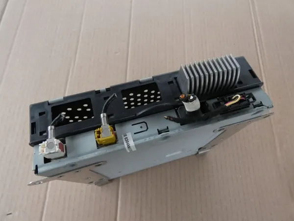 Audi A8 D3 Lift Radio Tuner OEM 4E0035541L image 6