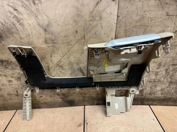 Cache console volant OEM 8V1863075B pour Audi A3 8V image 4