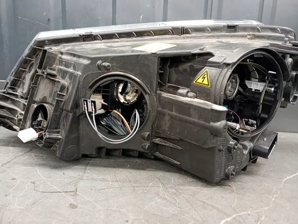 Farol direito SKODA YETI LIFT 2013- BI-XENON 5l1941018d image 8