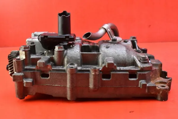 Pompe à huile d'occasion OEM 03L103537 pour Audi A4 B8 2.0 TDI image 4