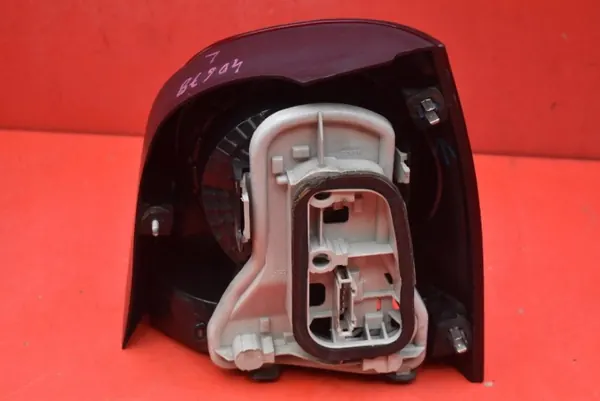 Linker Achterlicht VW Polo 4 9N 05-09 image 4