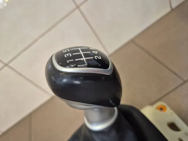 HYUNDAI TUCSON 15-20 GEAR SHIFT LEVER 43700-D7760 image 3