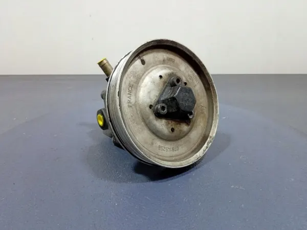 AUDI A6 C4 2.5 TDI Pompe Direction 048145155F image 2