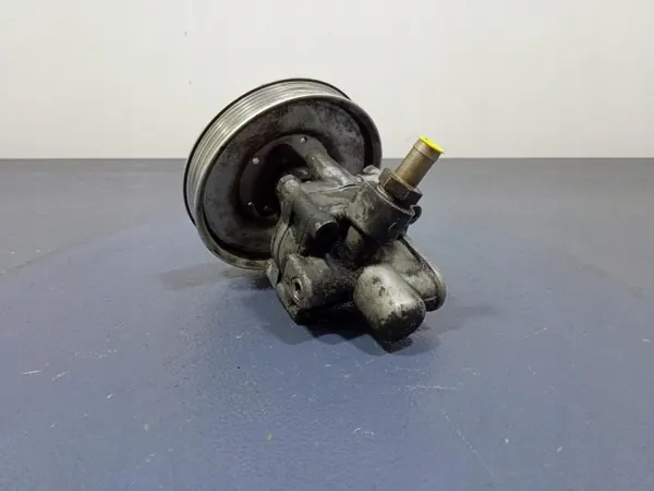AUDI A6 C4 2.5 TDI Pompe Direction 048145155F image 3