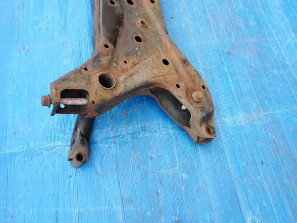 Mitsubishi ASX 1.8 DID Etumoottorituki OEM image 5