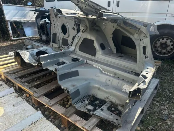 Audi RS5 B9 8W Oikea Takaosa OEM 1663813176611 image 8
