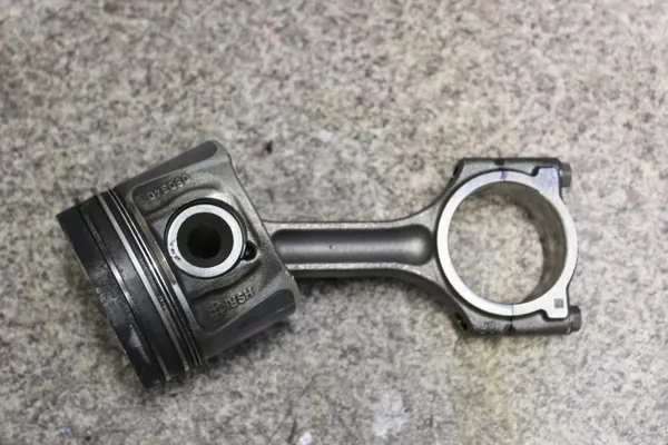 R9MD452 Pistón y Biela para Renault 1.6DCI image 3