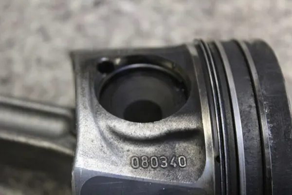 R9MD452 Pistón y Biela para Renault 1.6DCI image 4