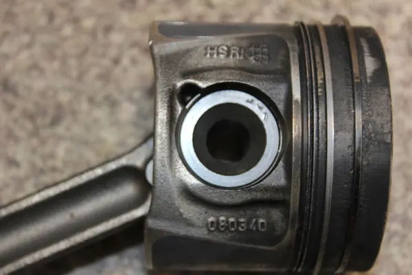 R9MD452 Pistón y Biela para Renault 1.6DCI image 5
