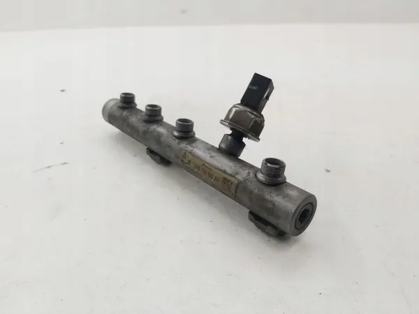 Audi A8 S8 D3 2006 Einspritzleiste image 2