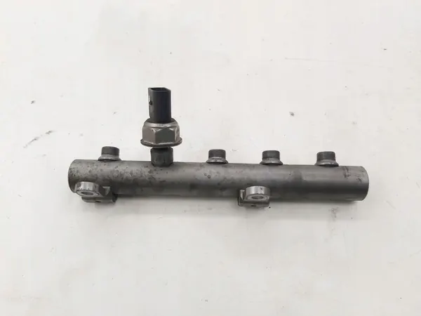 Audi A8 S8 D3 2006 Einspritzleiste image 3