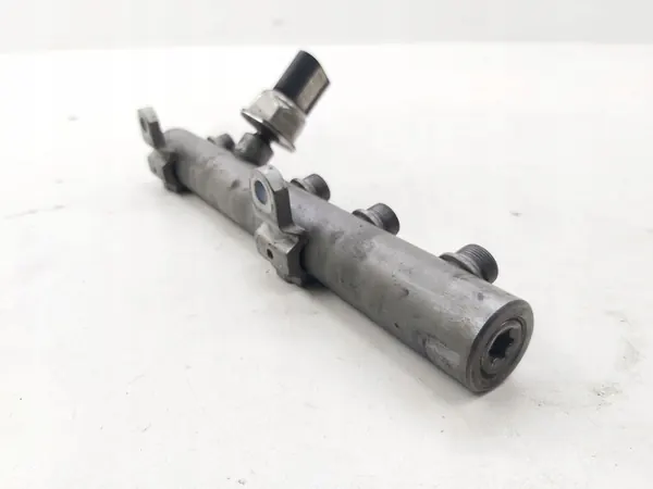 Audi A8 S8 D3 2006 Einspritzleiste image 4