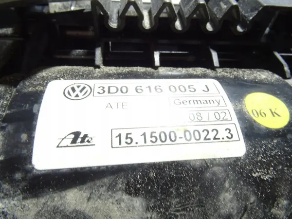 VW Luftfjädringskompressor OEM 3D0616005J Begagnad image 3