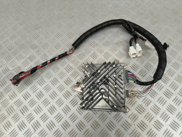 Honda OE 8A400-3A0-A01-M1 Bose Radio Versterker image 2